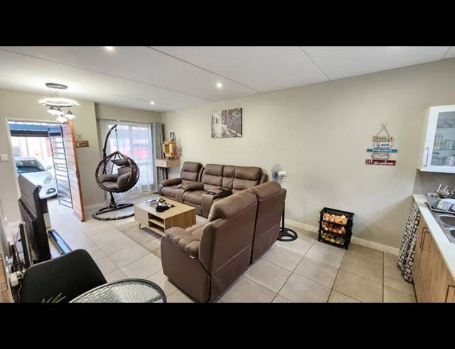 2 BEDROOM TOWNHOUSE FOR SALE IN ALBERTSDAL